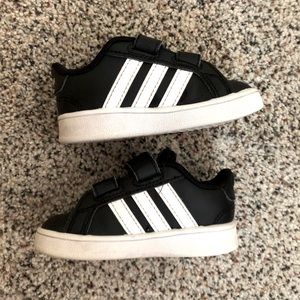 Adidas Velcro Sneaker Toddler Size 5  EC!